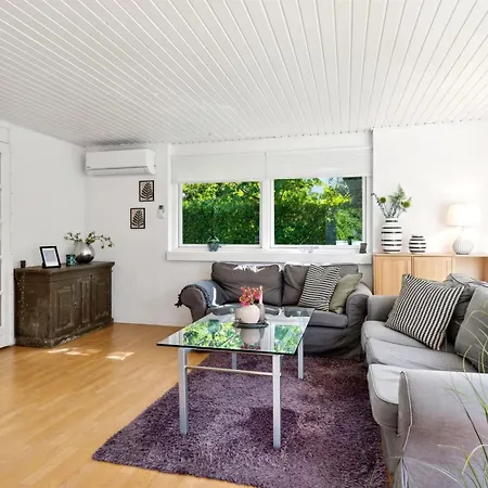 Hjalmine - 1-5km From The Sea By Interhome *